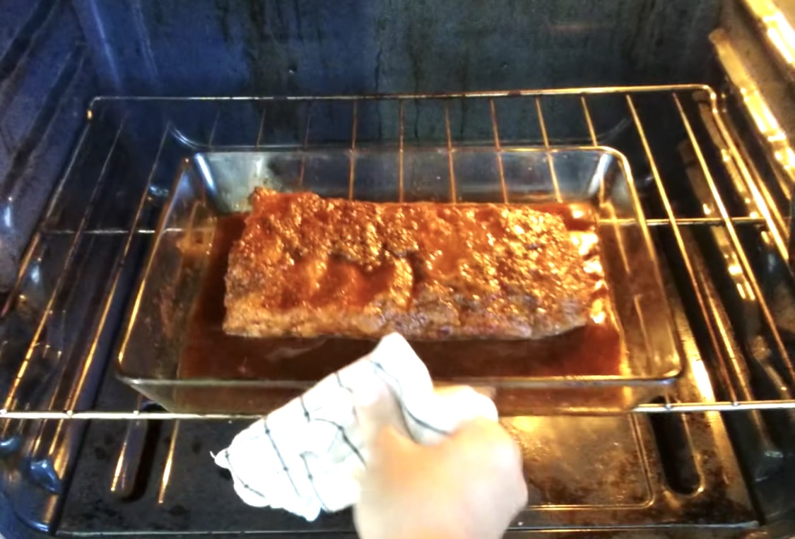 Costilla saliendo del horno.